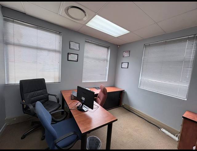 500M² OFFICE FOR SALE IN FOURWAYS